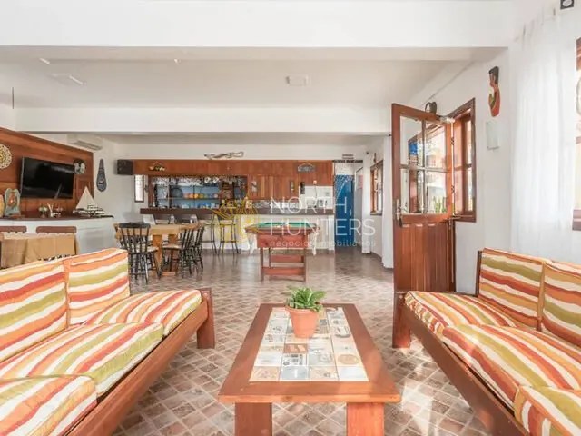 Pousada 10 quartos e 10 banheiros, à venda, no bairro Cachoeira do Bom Jesus em Florianópolis