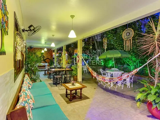 Pousada 10 quartos e 10 banheiros, à venda, no bairro Cachoeira do Bom Jesus em Florianópolis