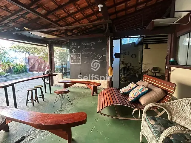 Pousada 11 quartos e 12 banheiros, para alugar, no bairro Piratininga em Niterói