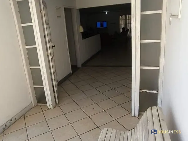 Pousada 16 quartos e 16 banheiros, à venda ou para alugar, no bairro Grussaí em São João da Barra