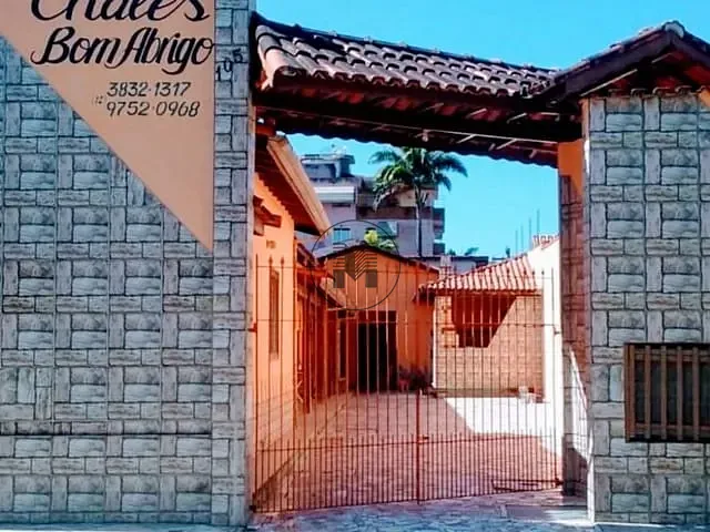 Pousada com 750m², à venda, no bairro Itaguá em Ubatuba