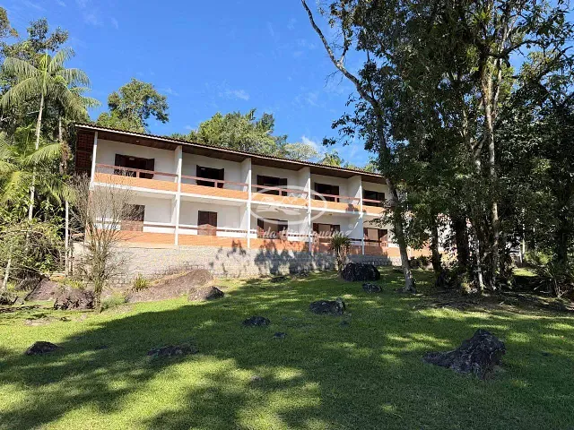 Pousada com 15830m² 16 quartos e 16 banheiros, à venda, no bairro Serrinha do Alambari (Agulhas Negras) em Resende