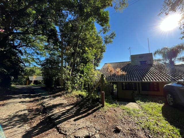 Pousada com 2643m² 4 quartos e 3 banheiros, à venda, no bairro Ingleses do Rio Vermelho em Florianópolis