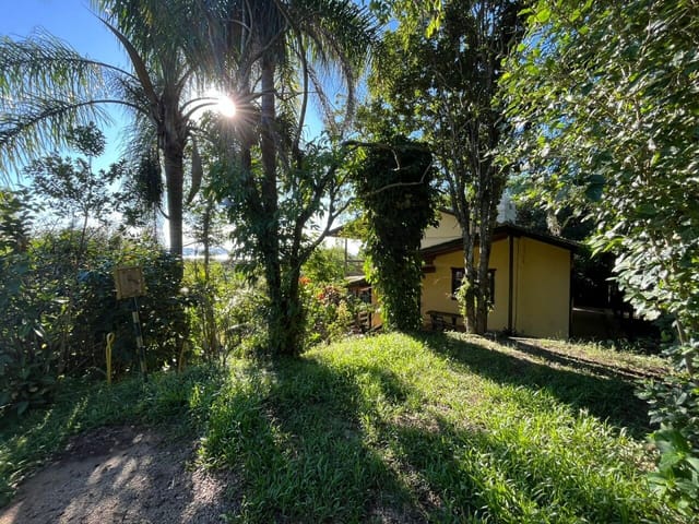 Pousada com 2643m² 4 quartos e 3 banheiros, à venda, no bairro Ingleses do Rio Vermelho em Florianópolis