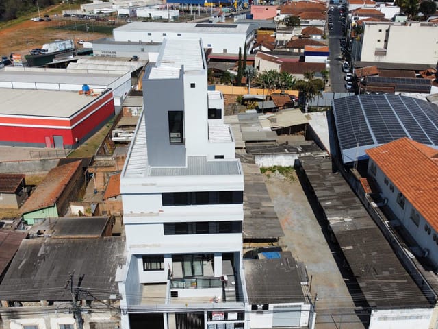 Prédio à venda ou para alugar, no bairro Centro em Pouso Alegre