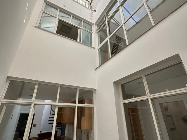 Foto do Prédio - Ampla propriedade comercial de 299m² para locação e venda na Vila Clementino, São Paulo - SP | Austin Administradora