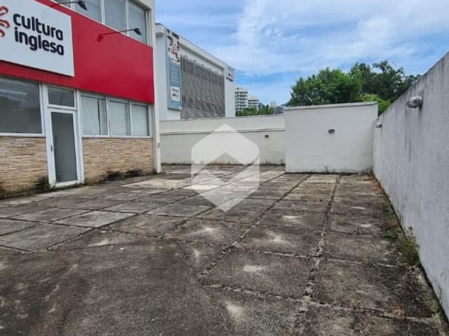 Prédio com 1258m², para alugar, no bairro Jacarepaguá em Rio de Janeiro