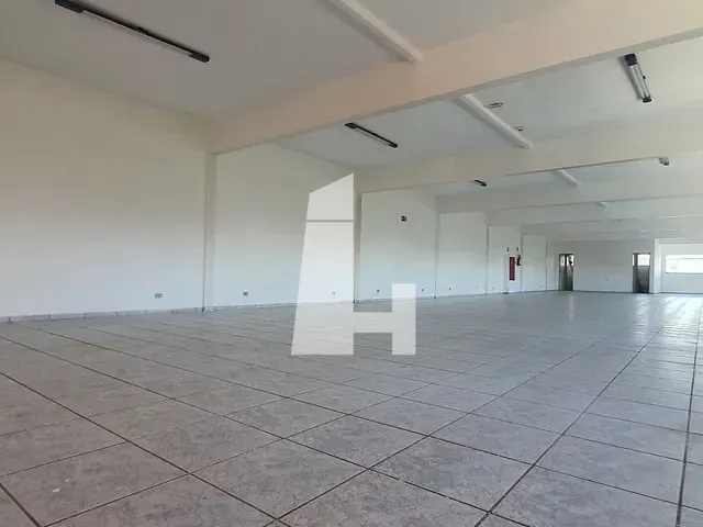 Prédio com 500m², para alugar, no bairro Vila Moreira em Guarulhos
