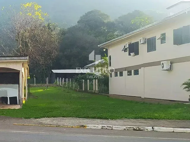 Prédio à venda, no bairro Centro em Travesseiro
