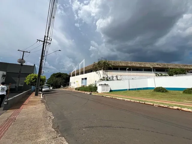Prédio com 6300m², à venda ou para alugar, no bairro Jardim Agari em Londrina