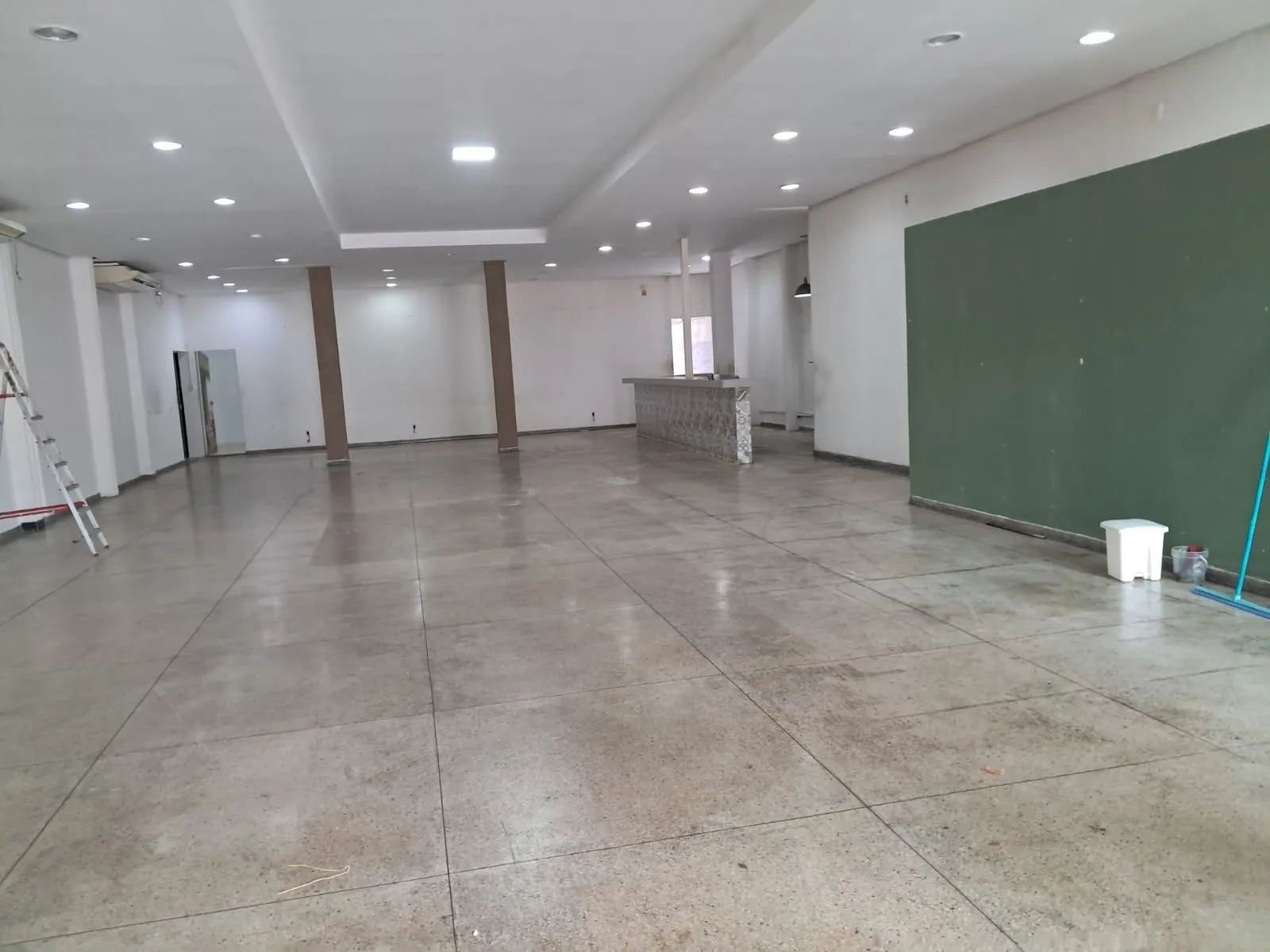 Sala-Conjunto, 350 m² - Foto 1