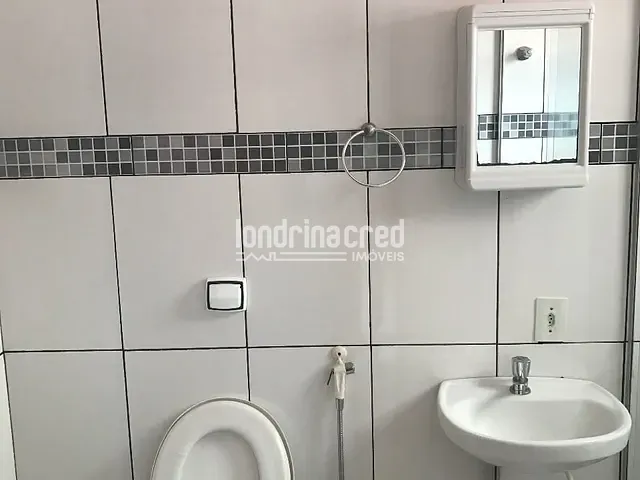 Prédio à venda, no bairro Champagnat em Londrina