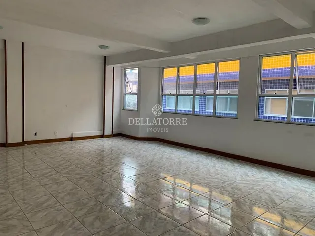 Prédio com 58m², à venda, no bairro Várzea em Teresópolis