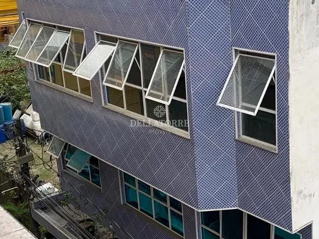 Prédio com 58m², à venda, no bairro Várzea em Teresópolis
