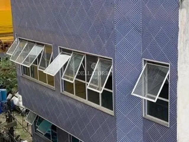 Prédio com 58m², à venda, no bairro Várzea em Teresópolis