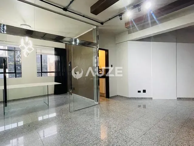Prédio com 47m², à venda, no bairro Centro em Curitiba