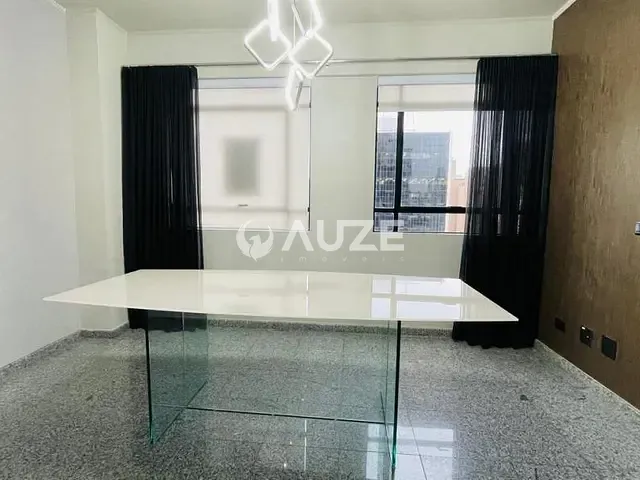 Prédio com 47m², à venda, no bairro Centro em Curitiba