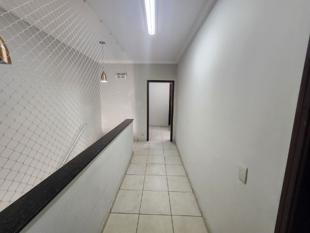 Prédio para alugar, no bairro Parque Niero em Louveira