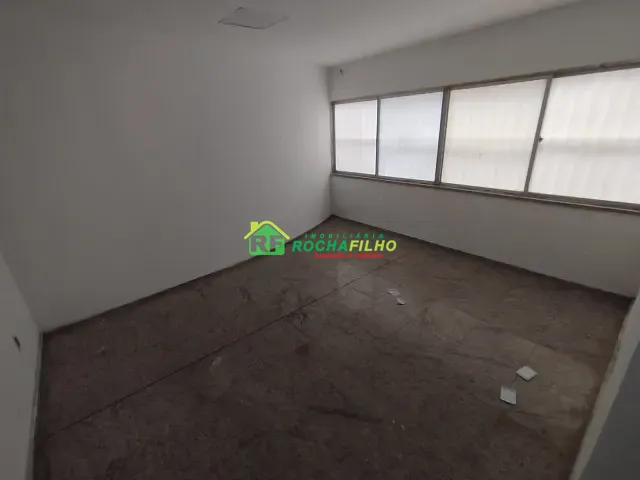 Prédio com 720m², para alugar, no bairro Centro em Teresina