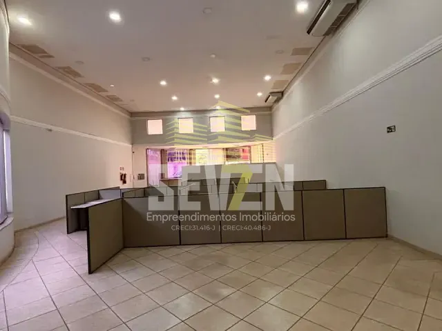 Prédio com 600m², para alugar, no bairro Centro em Bauru