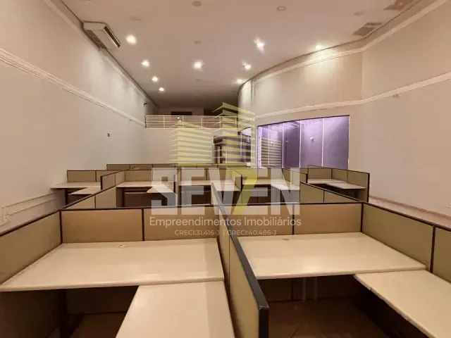 Prédio com 600m², para alugar, no bairro Centro em Bauru