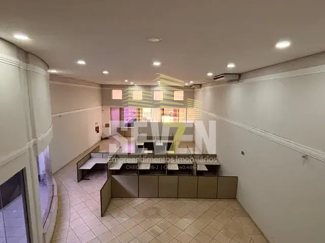 Prédio com 600m², para alugar, no bairro Centro em Bauru