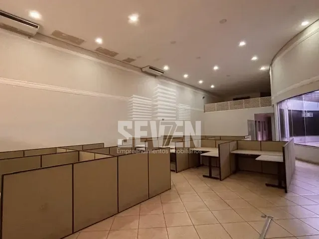 Prédio com 600m², para alugar, no bairro Centro em Bauru