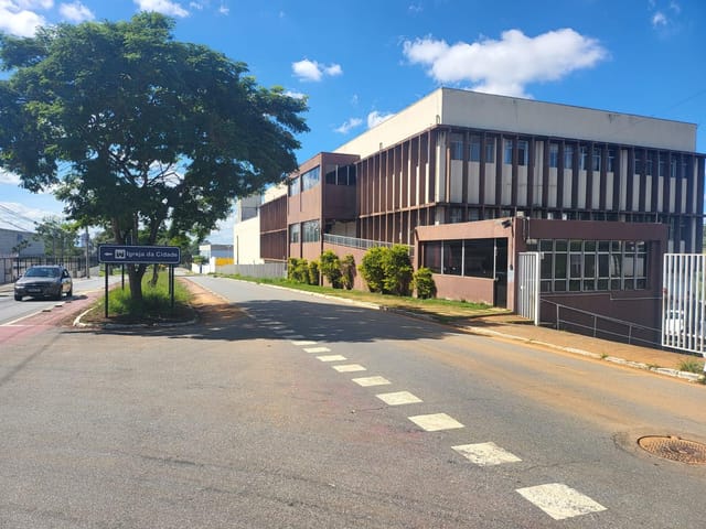 Prédio à venda ou para alugar, no bairro Jardim Independência em Taubaté