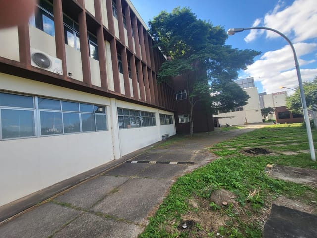 Prédio à venda ou para alugar, no bairro Jardim Independência em Taubaté