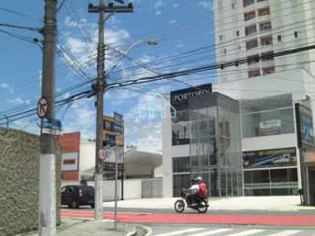 Prédio com 780m², à venda ou para alugar, no bairro Vila Jaboticabeira em Taubaté