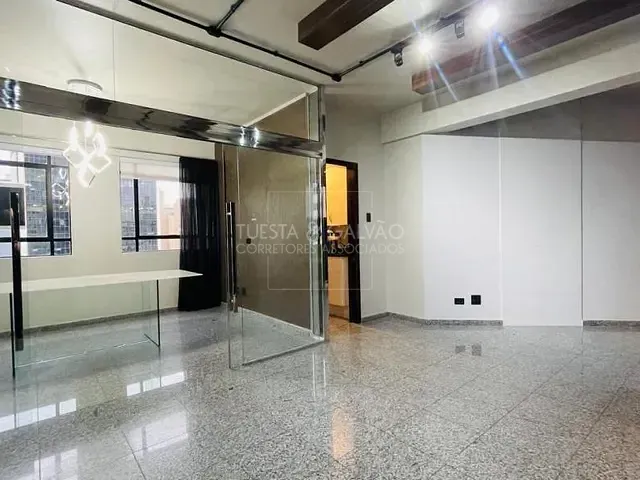Prédio com 47m², à venda, no bairro Centro em Curitiba