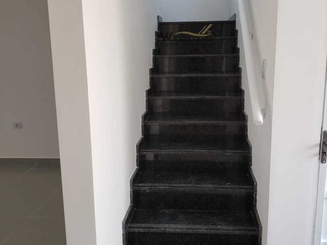 Prédio com 300m², para alugar, no bairro Vila Galvão em Guarulhos