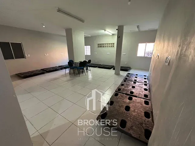Prédio com 300m², à venda, no bairro Rosa da Penha em Cariacica