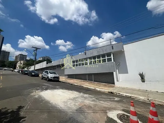 Prédio com 1600m² 11 quartos e 6 banheiros, à venda, no bairro Centro em Piracicaba