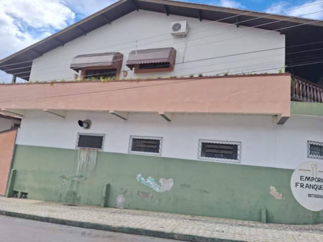Prédio com 300m², à venda ou para alugar, no bairro Crispim em Pindamonhangaba