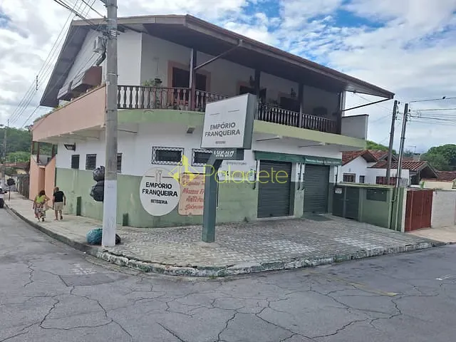 Prédio com 300m², à venda ou para alugar, no bairro Crispim em Pindamonhangaba
