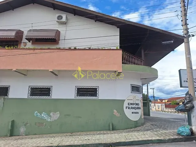 Prédio com 300m², à venda ou para alugar, no bairro Crispim em Pindamonhangaba