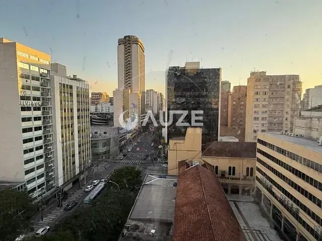 Prédio com 28m², à venda, no bairro Centro em Curitiba