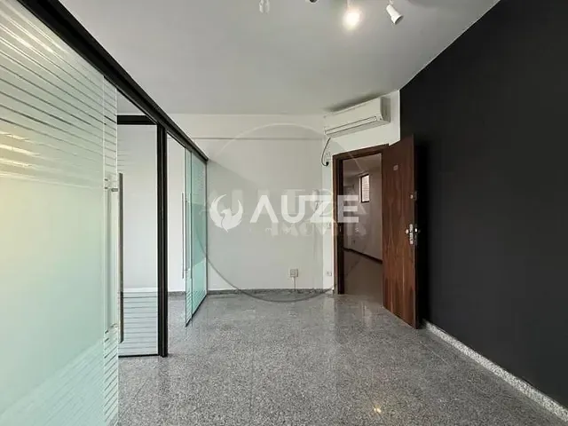 Prédio com 28m², à venda, no bairro Centro em Curitiba