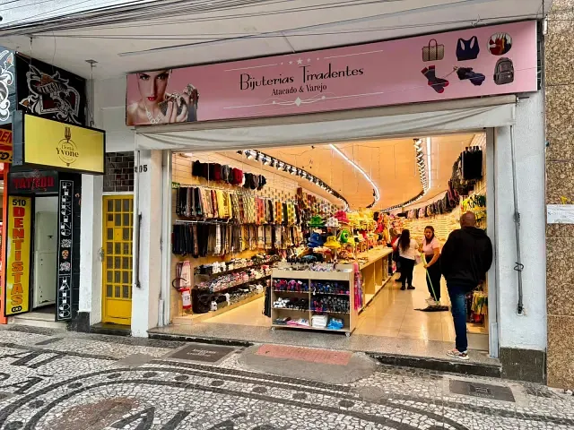 Prédio à venda, no bairro Centro em Curitiba