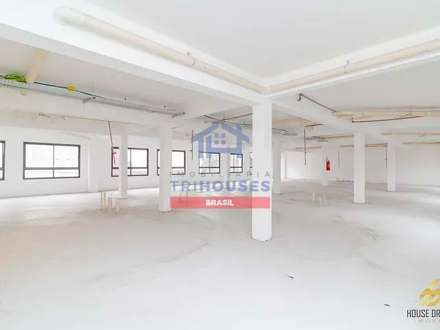 Prédio com 1271m², à venda, no bairro Centro em Curitiba