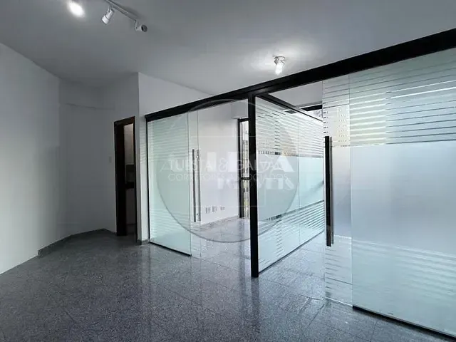 Prédio com 28m², à venda, no bairro Centro em Curitiba