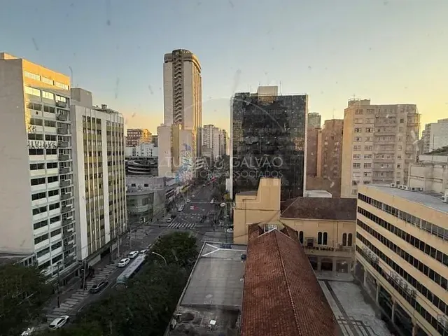 Prédio com 28m², à venda, no bairro Centro em Curitiba