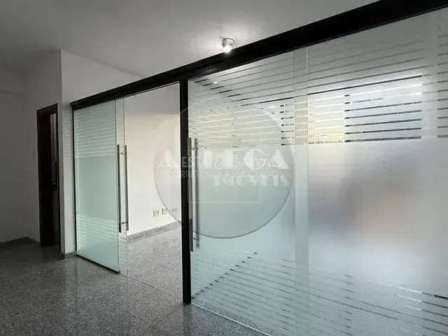 Prédio com 28m², à venda, no bairro Centro em Curitiba