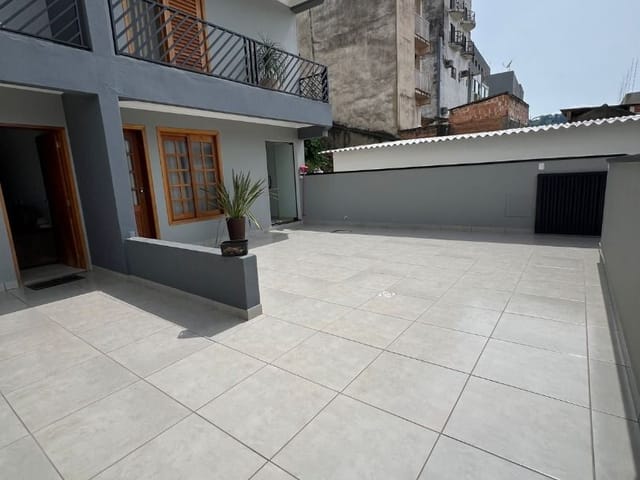 Prédio com 639m², à venda, no bairro Centro em Camanducaia