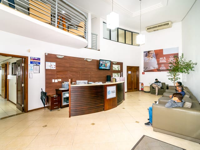 Prédio com 880m² 20 quartos e 10 banheiros, à venda, no bairro Boa Vista em Londrina