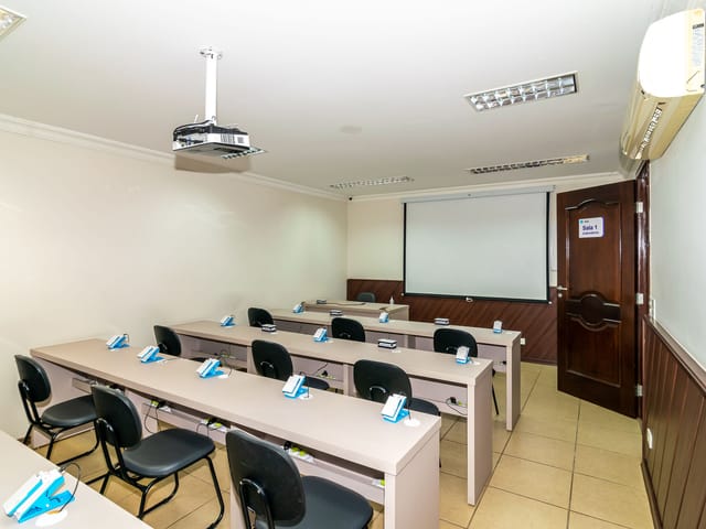 Prédio com 880m² 20 quartos e 10 banheiros, à venda, no bairro Boa Vista em Londrina