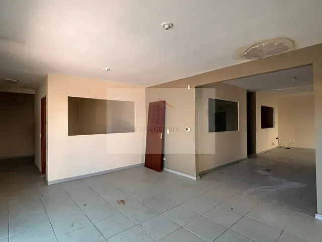 Prédio com 965m², para alugar, no bairro Jardim Rosângelo em Rolândia