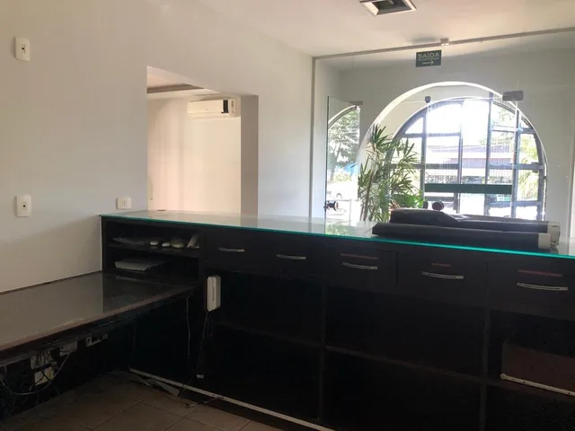 Prédio com 10m² 1 quarto e 7 banheiros, para alugar, no bairro Vila Ipiranga em Londrina