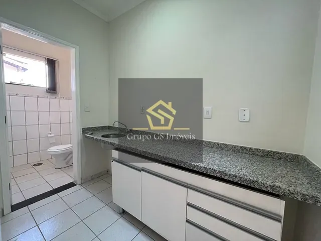 Prédio com 527m², para alugar, no bairro Vila Embare em Valinhos